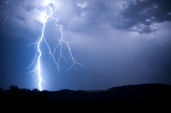 RUCH NOVAPLAST- Lightning, Dielectric strength
